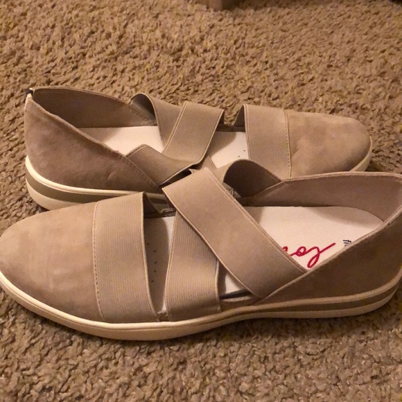 Shoes - Picture 2 of 2